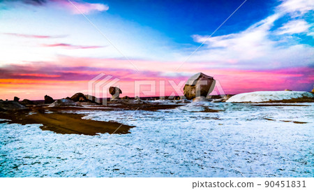 Abstract nature rock formations aka sculptures, White desert, Sa 90451831