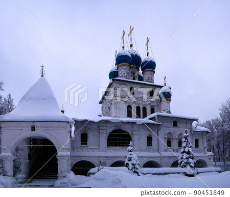 Winter view to Church of Our Lady of Kazan after snowfall, Kolomenskoye, Moscow, Russia 90451849