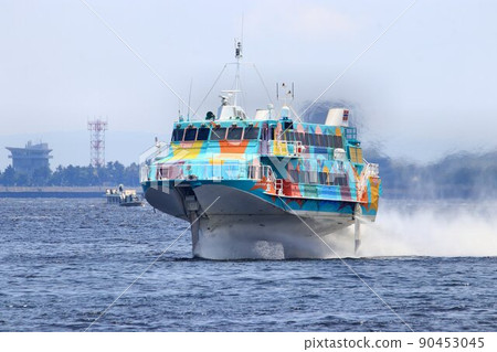 清爽的海面衝刺... 穿梭於東京港灣的噴射輪 清爽的海面衝刺... 穿梭於東京港灣的噴射輪 90453045