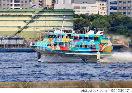 清爽的海面衝刺... 穿梭於東京港灣的噴射輪 90453047
