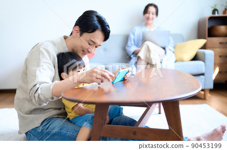 Babysitter husband and home worker wife - Stock Photo [90453199] - PIXTA