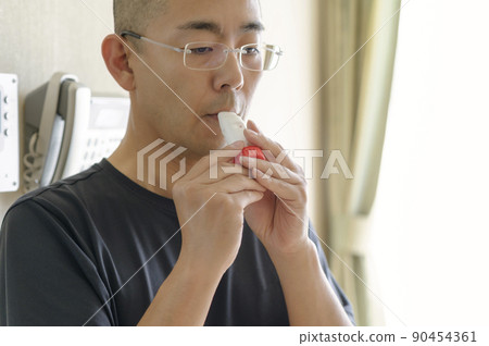 Men using asthma inhalers 90454361
