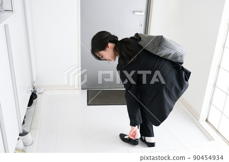 The entrance before going to work 90454934