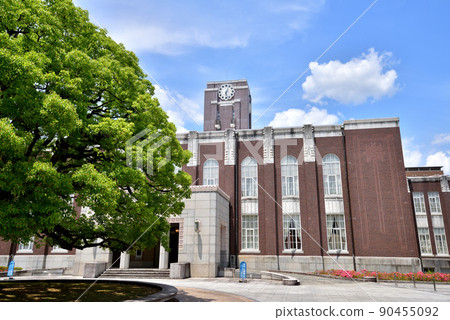 京都大學京都大學象徵鐘樓和樟樹京都大學吉田校區 90455092