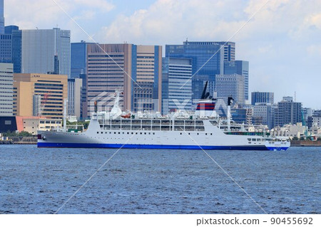 到全天航行......第三代小笠原丸，一艘支持父島和母島生活的貨船 90455692