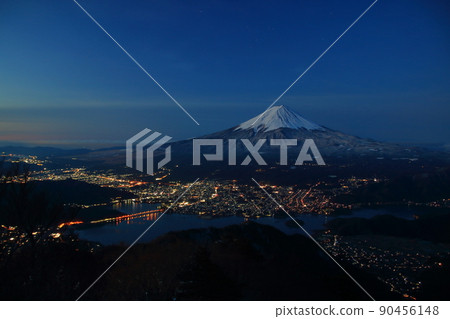 Night view of Mt. Fuji and Lake Kawaguchi Night view of Mt. Fuji and Lake Kawaguchi 90456148