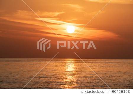 Evening landscape of the sea 90456308