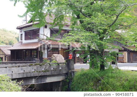 View of a private house and a bridge in the square in front of the Daikansho 90458071