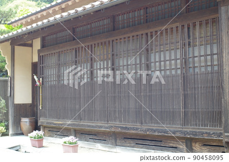 銀礦所在的大森地區私人住宅的格子窗景觀 銀礦所在的大森地區私人住宅的格子窗景觀 90458095