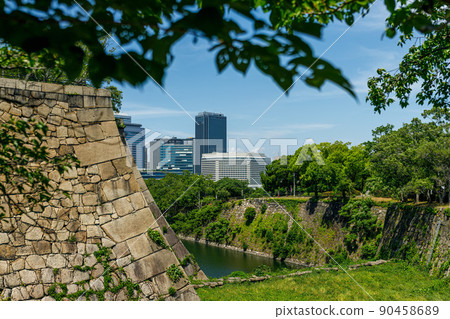 從大阪城空堀到大阪商業園的新鮮綠色大阪城公園 2022 年 5 月 27 日 90458689