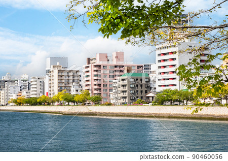 It is an urban landscape from the vicinity of Minami Ohashi in Hagoromo-cho toward the city center. Building streets continue on the riverside. It is an urban landscape from the vicinity of Minami Ohashi in Hagoromo-cho toward the city center. Building streets continue on the riverside. 90460056