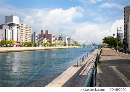 It is an urban landscape from the vicinity of Minami Ohashi in Hagoromo-cho toward the city center. Building streets continue on the riverside. It is an urban landscape from the vicinity of Minami Ohashi in Hagoromo-cho toward the city center. Building streets continue on the riverside. 90460061