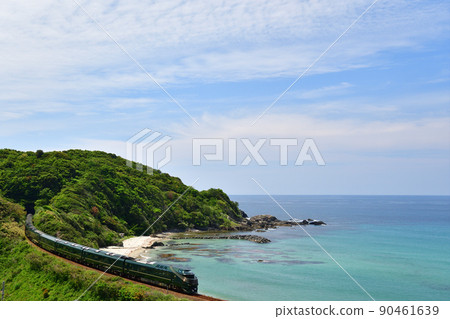 沿著日本海奔跑的“暮光速遞水風” 90461639