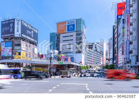 《Tokyo》 Shinjuku station square, downtown 《Tokyo》 Shinjuku station square, downtown 90462087