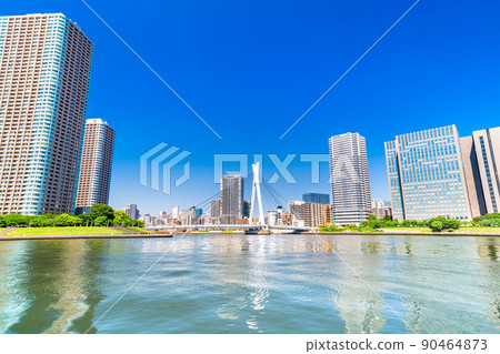 High-rise condominiums along the Tokyo Sumida River 90464873