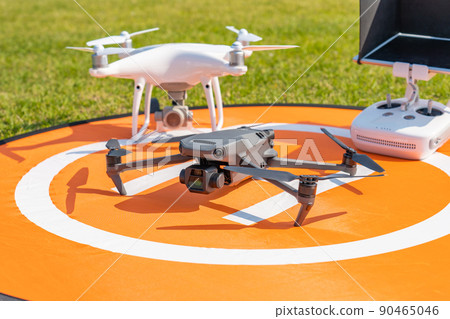 Drone and landing pad Drone and landing pad 90465046