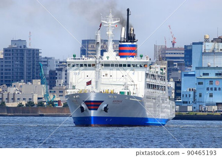 To a full-day voyage ... The third generation Ogasawara Maru, a cargo-passenger ship that supports the lives of Chichijima and Hahajima 90465193