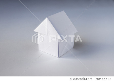 Paper house origami isolated on a white background 90465528