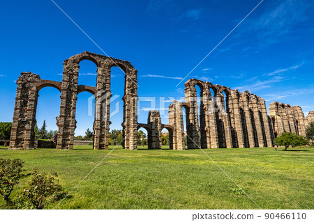 The Acueducto de los Milagros, Miraculous Aqueduct in Merida, Extremadura, Spain The Acueducto de los Milagros, Miraculous Aqueduct in Merida, Extremadura, Spain 90466110