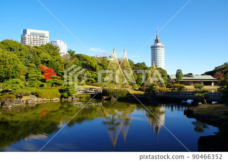 Japanese Garden / Mihama-en Pond and Yukitsuri (Mihama-ku, Chiba City) 90466352