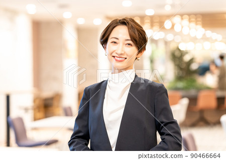 咖啡館的女老闆 90466664