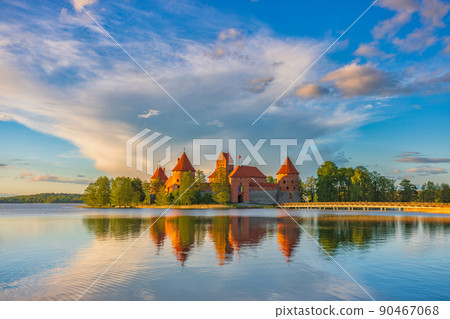 Beautiful evening landscape image of Trakai castle 90467068