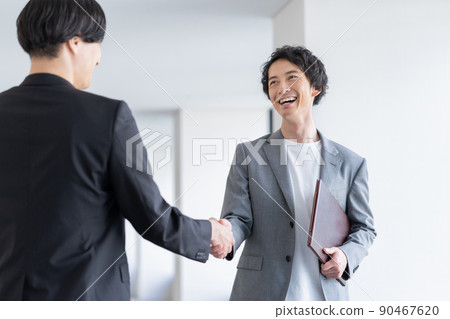Office casual businessmen shaking hands Shooting cooperation "LINK FOREST" 90467620