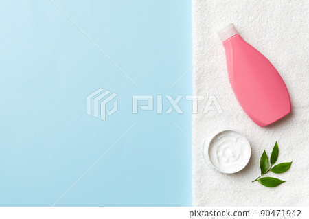 Cosmetic shampoo bottle mockup with towels on a colored table. Bathroom background, toilet accessories for hand and body care Cosmetic shampoo bottle mockup with towels on a colored table. Bathroom background, toilet accessories for hand and body care 90471942