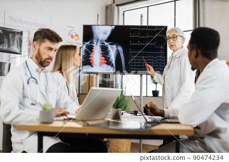 Briefing of diverse doctors about x ray scan results Briefing of diverse doctors about x ray scan results 90474234