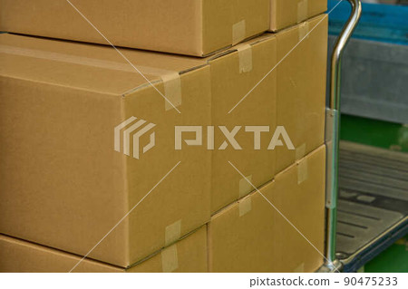Cardboard box  90475233