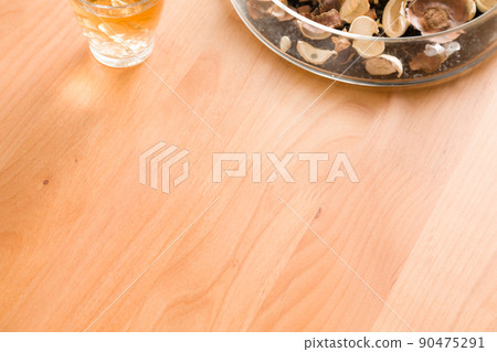 Wood grain table 90475291