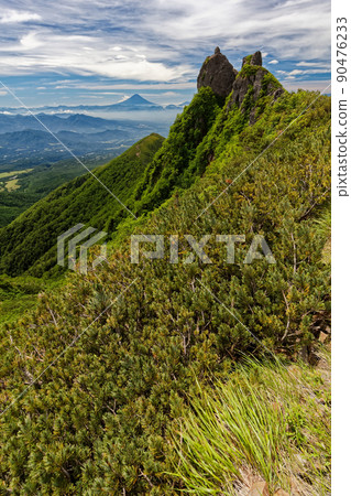 Mt. Yatsugatake的山脈·Nikitake和富士山的岩石峰頂 90476233