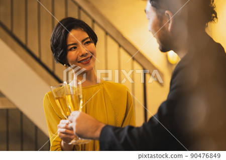 A couple drinking alcohol at the bar A couple drinking alcohol at the bar 90476849