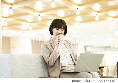 商務女性辦公室筆記本電腦 90477340
