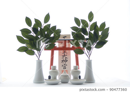 Kamidana 6 上展示的 Shingu（Sakaki 看台、Omiki、波爾卡圓點）的安排 90477360