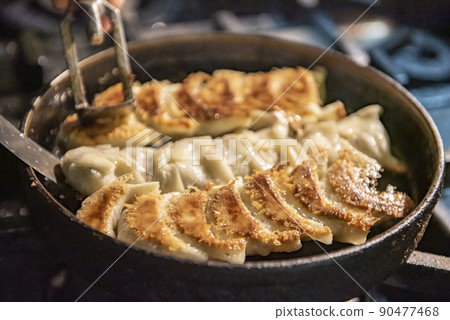 Dumplings Iron pot dumplings Dumplings Iron pot dumplings 90477468