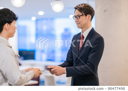 工程師和商人交換名片 工程師和商人交換名片 90477498