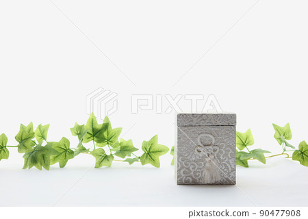 15 窗台上的追悼會骨灰盒 90477908