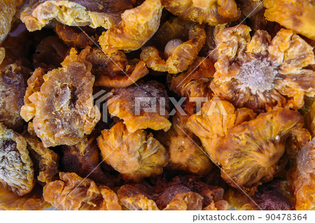 Lots of dried yellow figs at the farmers' market 90478364