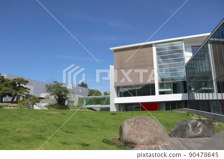 與信州善光寺相鄰的城山公園內的長野縣立美術館 90478645