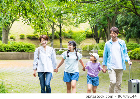 家人去旅行 90479144