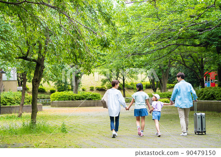 Family going on a trip Family going on a trip 90479150