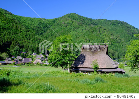 茅草屋頂村 90481402