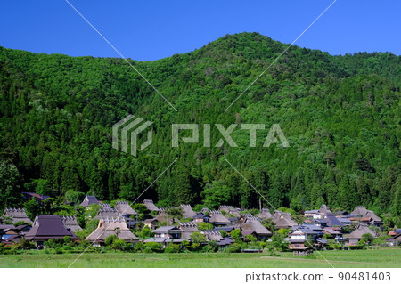 茅草屋頂村 90481403