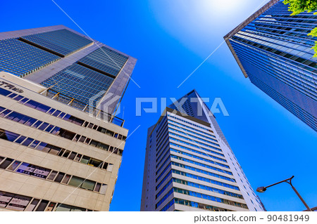 代代木、澀谷區、東京JR東總部大樓和小田急南塔的城市風光 90481949