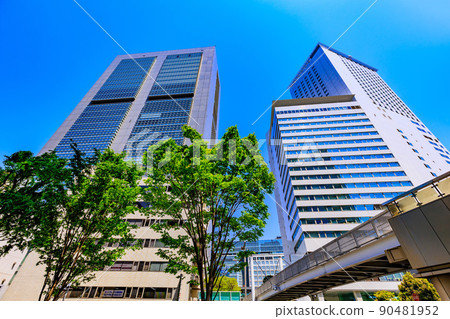 代代木、澀谷區、東京JR東總部大樓和小田急南塔的城市風光 90481952