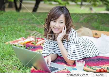 Picnic outdoor women's leisure park lunch 90482069