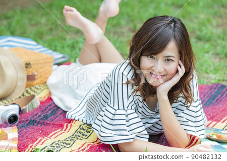 Picnic female leisure park lunch Picnic female leisure park lunch 90482132