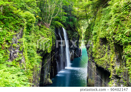 Miyazaki Prefecture Fresh Green Takachiho Gorge-Manai Falls- 90482147