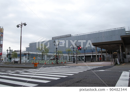 Niigata Station is becoming elevated (July 2021) 90482344
